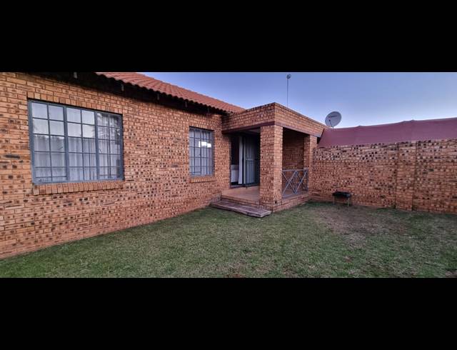 2 BEDROOM TOWNHOUSE FOR SALE IN KOOKRUS